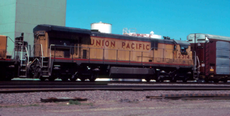 UP 2514 on the Green Elevator